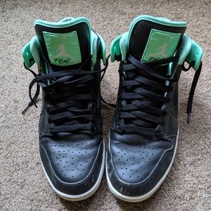 Jordan 1 Mid Green Glow, Size 10.5